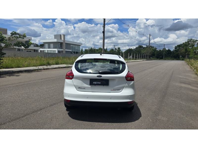 FORD - FOCUS - 2016/2016 - Branca - R$ 74.900,00