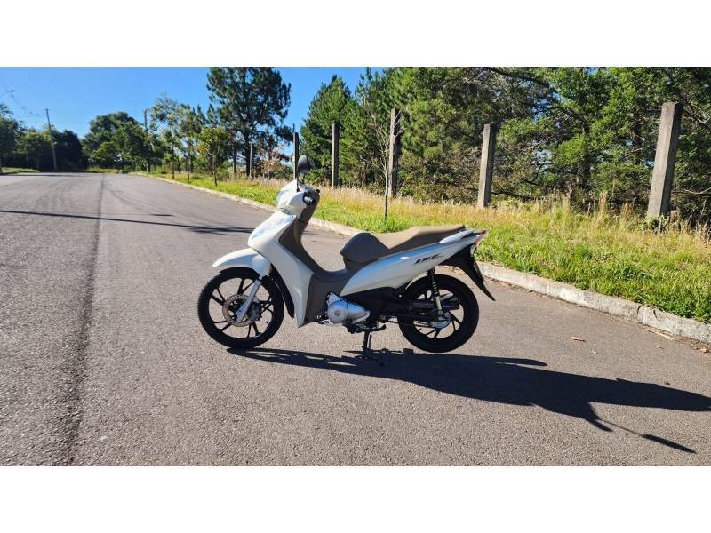 HONDA - BIZ 125 - 2022/2022 - Branca - R$ 16.500,00