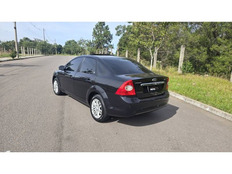 FORD - FOCUS - 2009/2009 - Preta - R$ 39.900,00