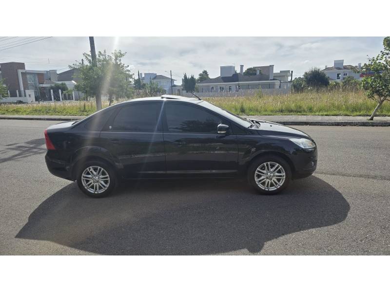 FORD - FOCUS - 2009/2009 - Preta - R$ 39.900,00