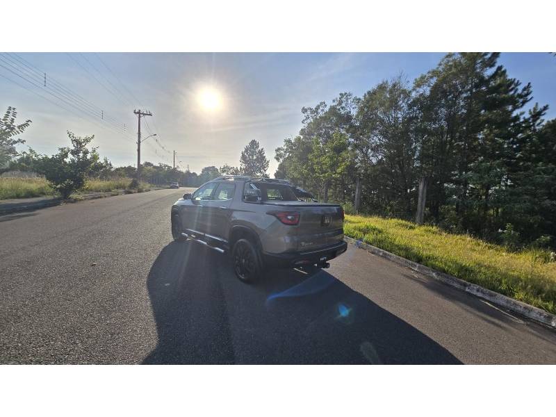 FIAT - TORO - 2020/2021 - Cinza - R$ 131.900,00