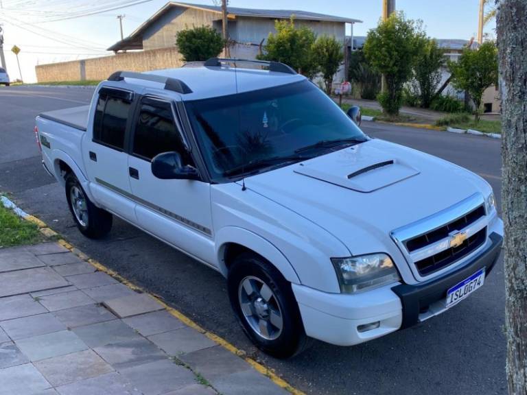 CHEVROLET - S10 - 2011/2011 - Branca - R$ 95.000,00