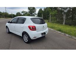 RENAULT - SANDERO - 2017/2018 - Branca - R$ 46.900,00