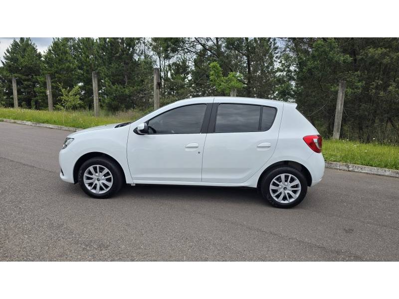 RENAULT - SANDERO - 2017/2018 - Branca - R$ 46.900,00