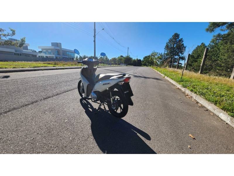 HONDA - BIZ 125 - 2022/2022 - Branca - R$ 16.500,00