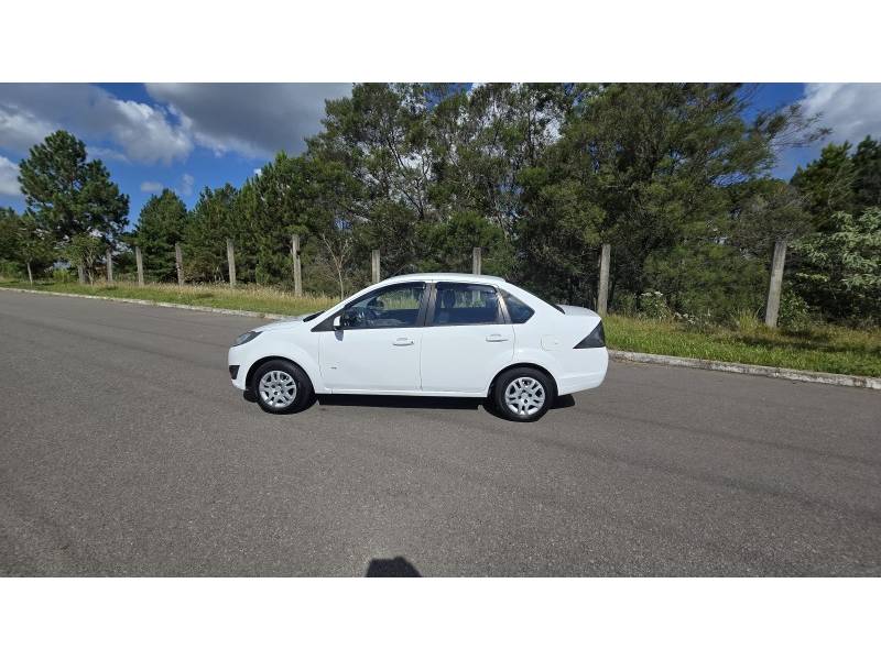 FORD - FIESTA - 2013/2014 - Branca - R$ 39.900,00