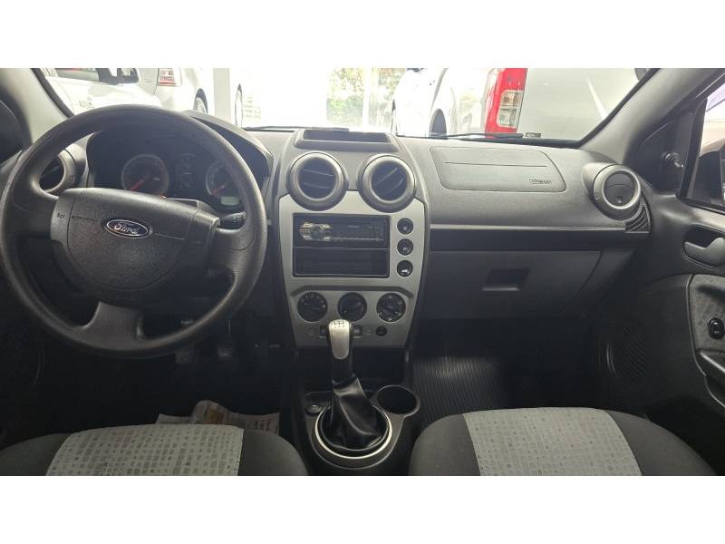 FORD - FIESTA - 2013/2014 - Branca - R$ 39.900,00