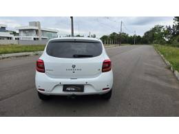 RENAULT - SANDERO - 2017/2018 - Branca - R$ 46.900,00