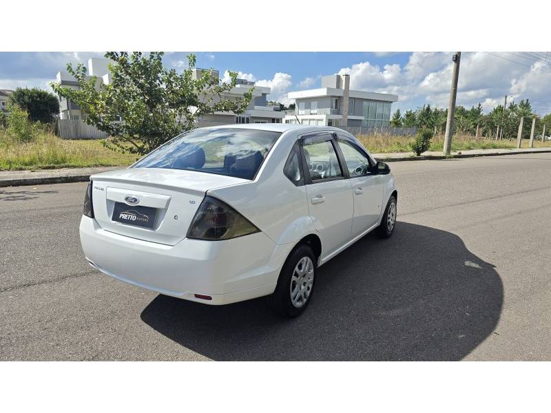 FORD - FIESTA - 2013/2014 - Branca - R$ 39.900,00