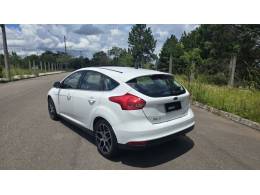 FORD - FOCUS - 2016/2016 - Branca - R$ 74.900,00