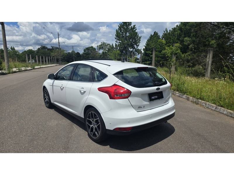 FORD - FOCUS - 2016/2016 - Branca - R$ 74.900,00