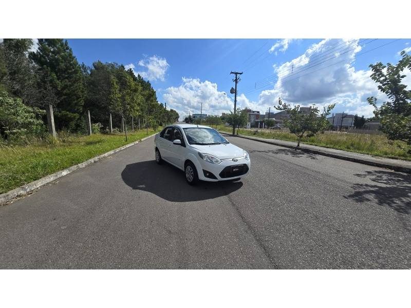 FORD - FIESTA - 2013/2014 - Branca - R$ 39.900,00
