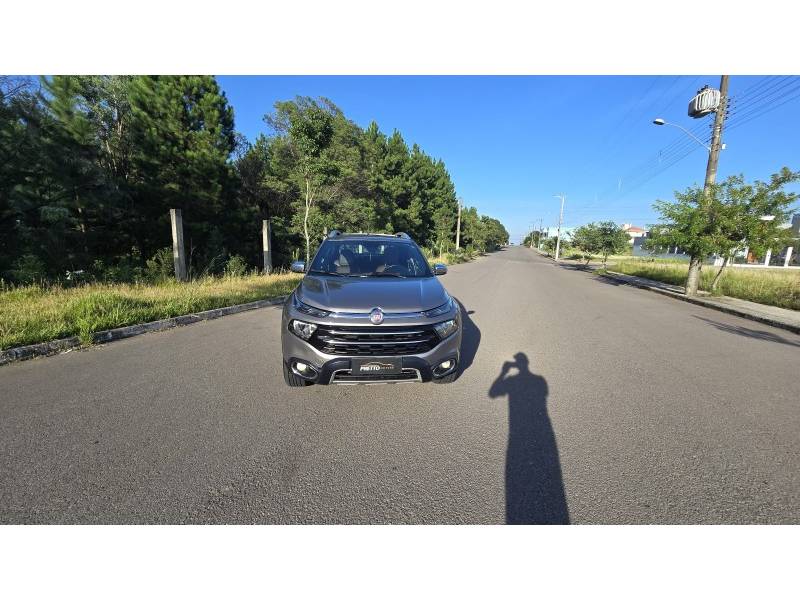 FIAT - TORO - 2020/2021 - Cinza - R$ 131.900,00