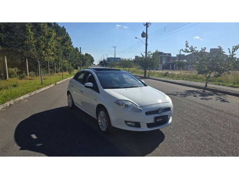 FIAT - BRAVO - 2011/2012 - Branca - R$ 39.900,00