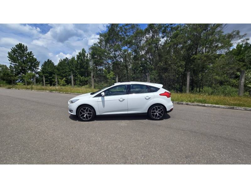 FORD - FOCUS - 2016/2016 - Branca - R$ 74.900,00