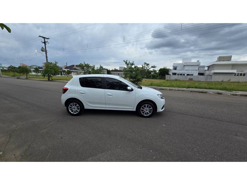 RENAULT - SANDERO - 2017/2018 - Branca - R$ 46.900,00