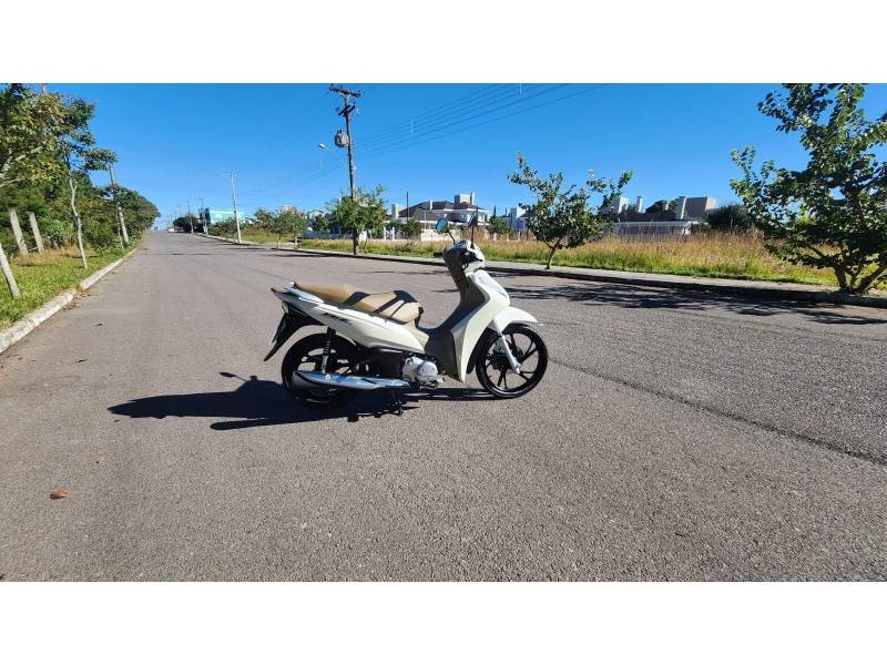 HONDA - BIZ 125 - 2022/2022 - Branca - R$ 16.500,00