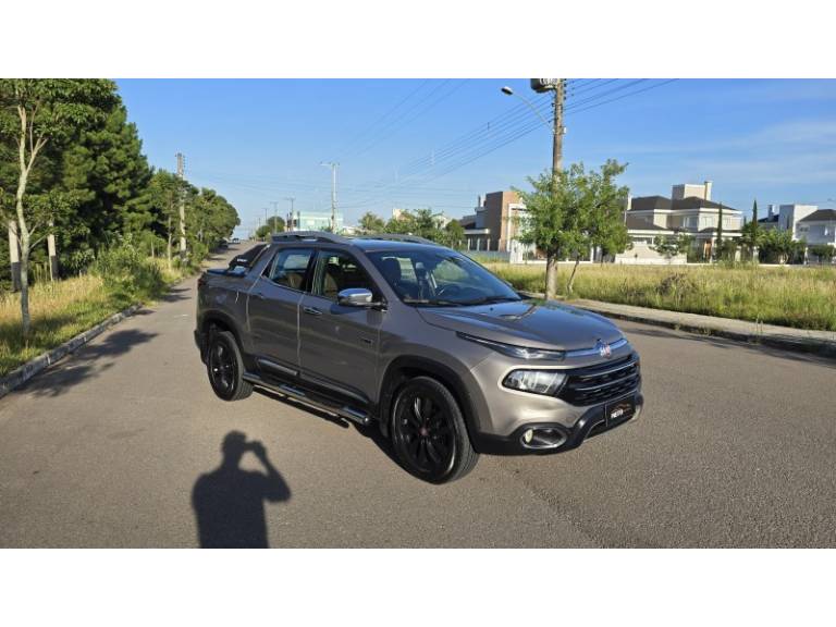 FIAT - TORO - 2020/2021 - Cinza - R$ 131.900,00