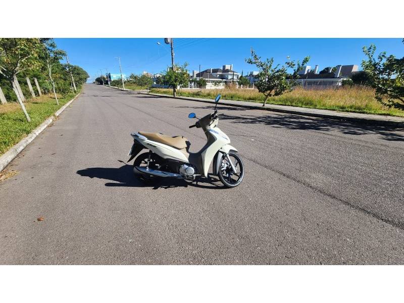 HONDA - BIZ 125 - 2022/2022 - Branca - R$ 16.500,00