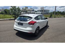 FORD - FOCUS - 2016/2016 - Branca - R$ 74.900,00