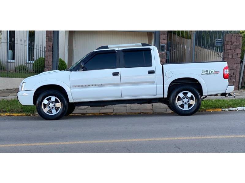 CHEVROLET - S10 - 2011/2011 - Branca - R$ 95.000,00