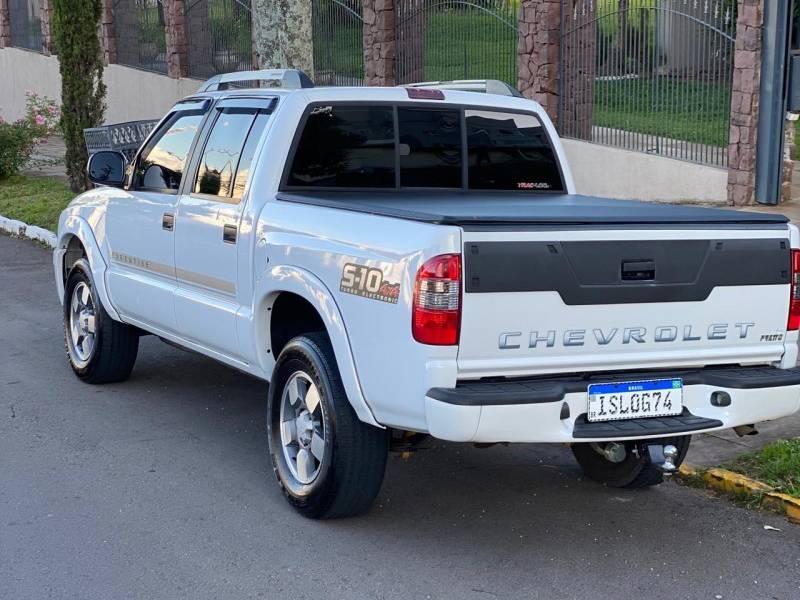 CHEVROLET - S10 - 2011/2011 - Branca - R$ 95.000,00
