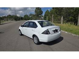 FORD - FIESTA - 2013/2014 - Branca - R$ 39.900,00