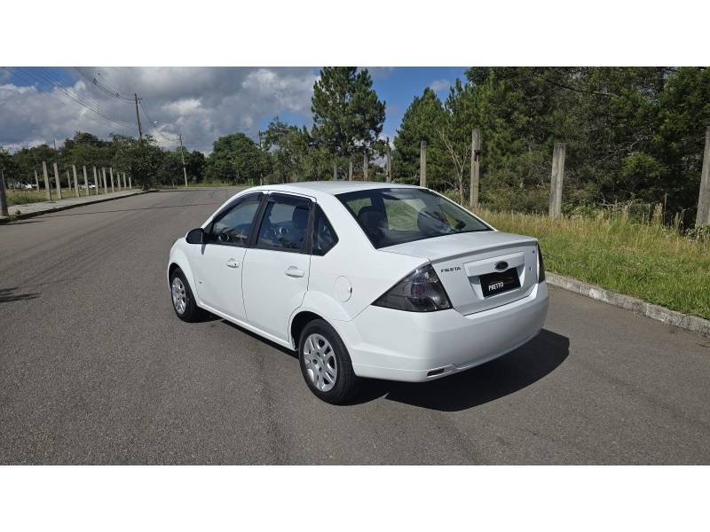 FORD - FIESTA - 2013/2014 - Branca - R$ 39.900,00