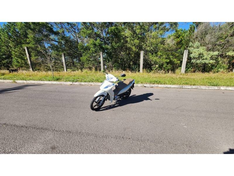 HONDA - BIZ 125 - 2022/2022 - Branca - R$ 16.500,00