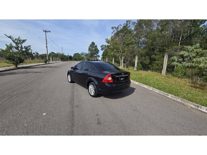 FORD - FOCUS - 2009/2009 - Preta - R$ 39.900,00