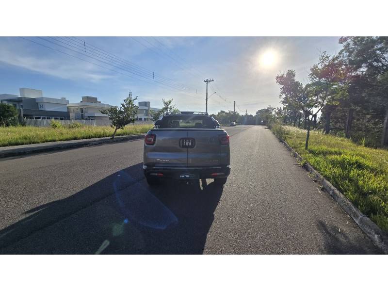 FIAT - TORO - 2020/2021 - Cinza - R$ 131.900,00