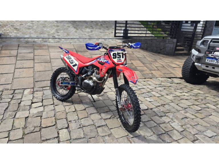 HONDA - CRF 230F - 2014/2014 - Vermelha - R$ 17.000,00