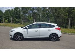 FORD - FOCUS - 2016/2016 - Branca - R$ 74.900,00