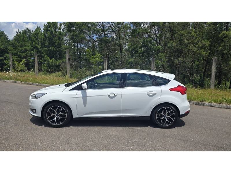 FORD - FOCUS - 2016/2016 - Branca - R$ 74.900,00