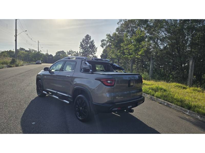 FIAT - TORO - 2020/2021 - Cinza - R$ 131.900,00