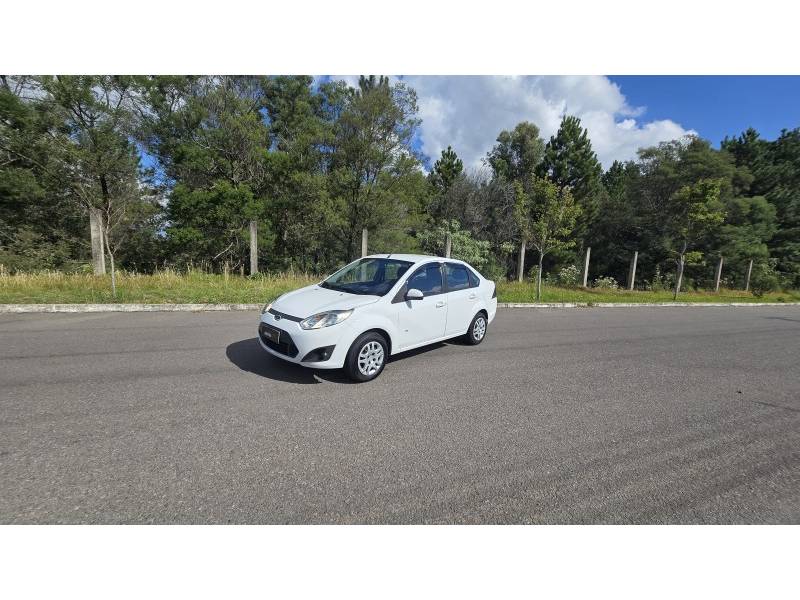 FORD - FIESTA - 2013/2014 - Branca - R$ 39.900,00