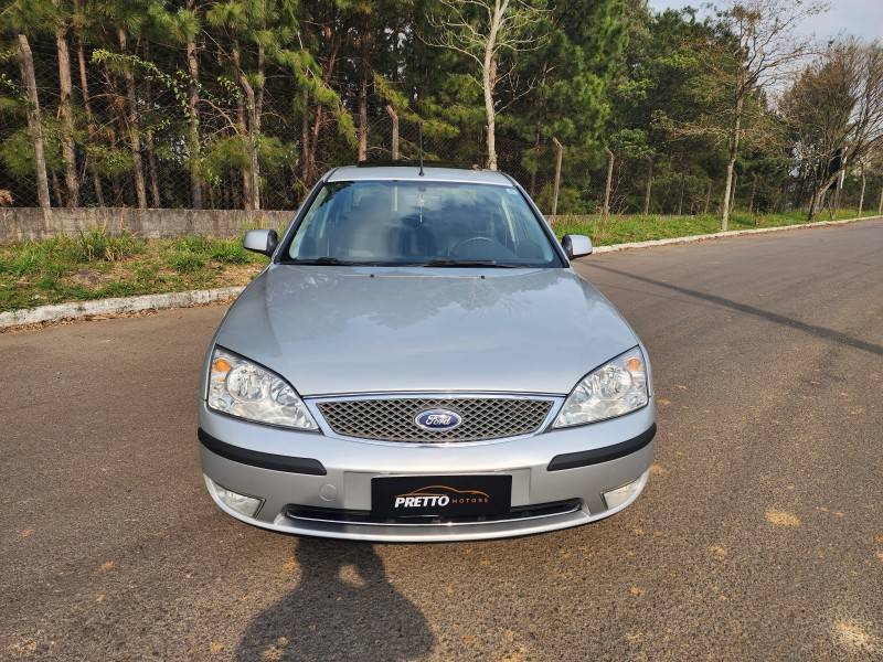 FORD - MONDEO - 2004/2004 - Prata - R$ 47.900,00