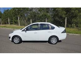 FORD - FIESTA - 2013/2014 - Branca - R$ 39.900,00