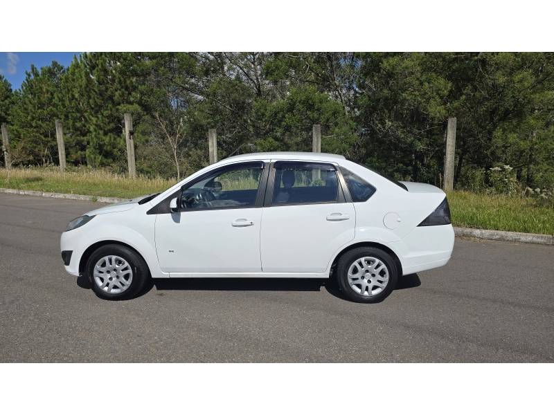FORD - FIESTA - 2013/2014 - Branca - R$ 39.900,00