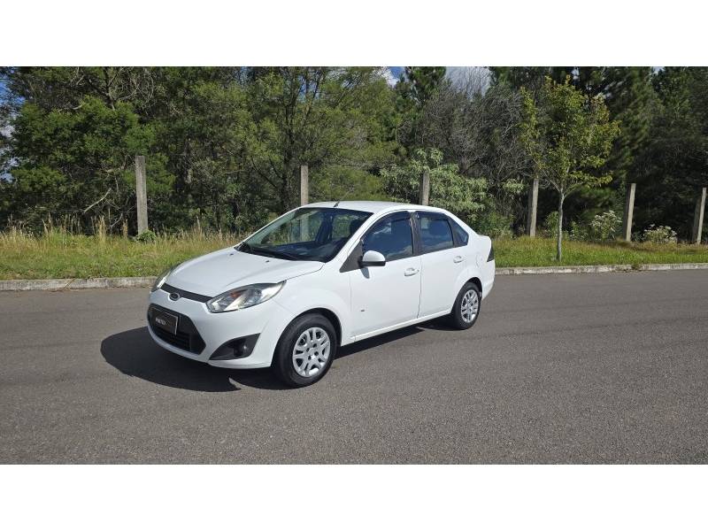 FORD - FIESTA - 2013/2014 - Branca - R$ 39.900,00