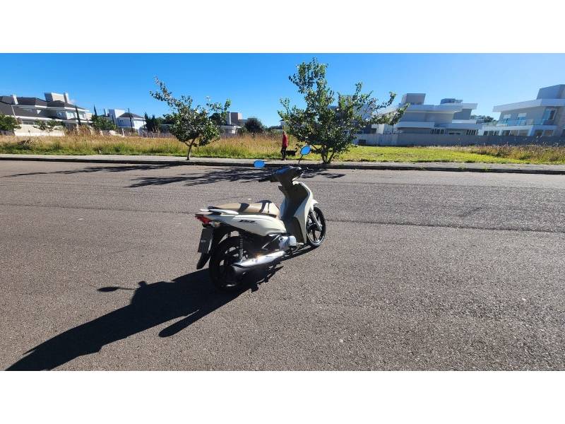 HONDA - BIZ 125 - 2022/2022 - Branca - R$ 16.500,00