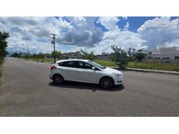 FORD - FOCUS - 2016/2016 - Branca - R$ 74.900,00