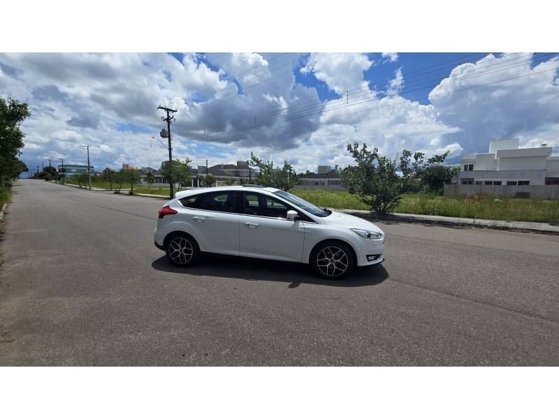 FORD - FOCUS - 2016/2016 - Branca - R$ 74.900,00