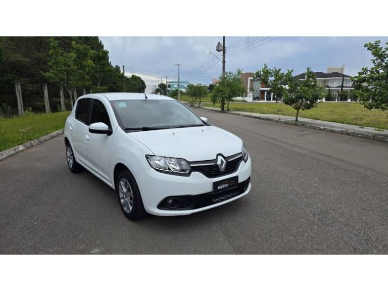 RENAULT - SANDERO - 2017/2018 - Branca - R$ 46.900,00