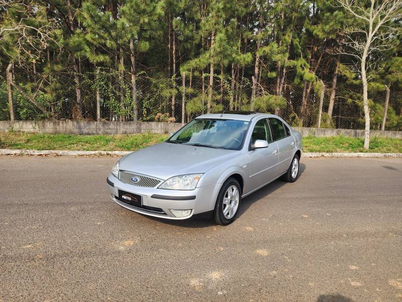 FORD - MONDEO - 2004/2004 - Prata - R$ 47.900,00
