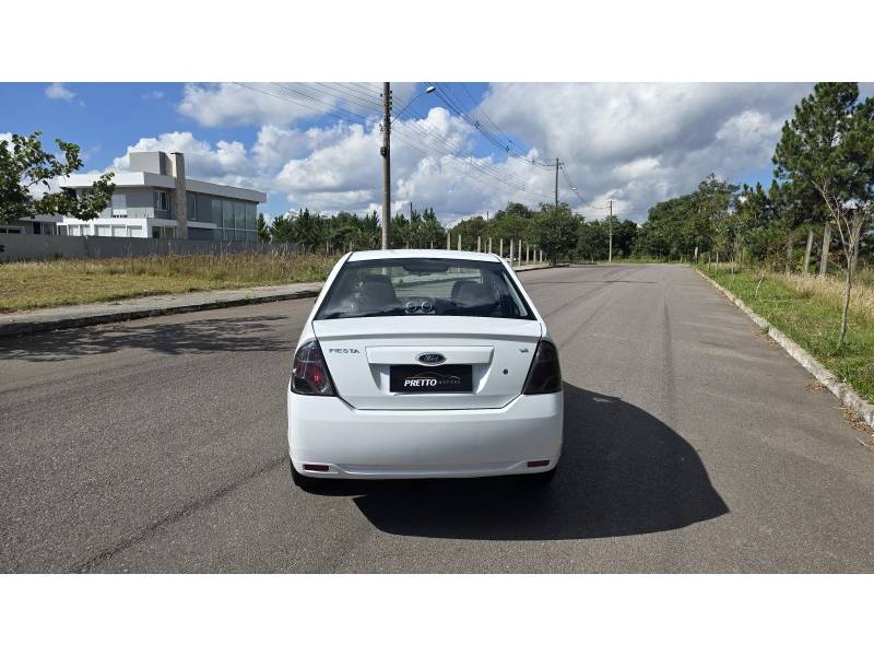 FORD - FIESTA - 2013/2014 - Branca - R$ 39.900,00