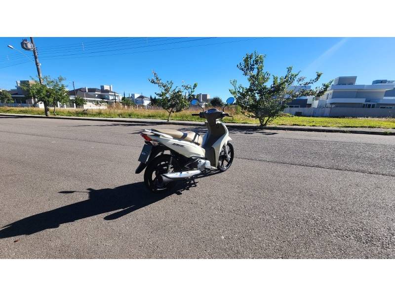 HONDA - BIZ 125 - 2022/2022 - Branca - R$ 16.500,00