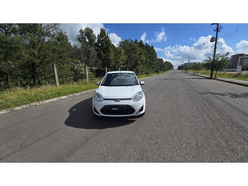 FORD - FIESTA - 2013/2014 - Branca - R$ 39.900,00