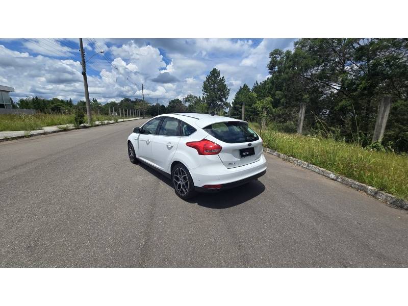 FORD - FOCUS - 2016/2016 - Branca - R$ 74.900,00